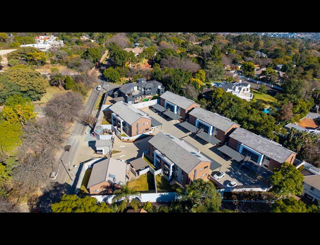 3 BEDROOM APARTMENT FOR SALE IN BRYANSTON